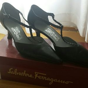 VINTAGE SALVATORE FERRAGAMO BLACK LEATHER SHOES